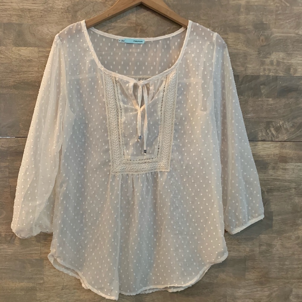 🎄4/25🎄 Maurices White Blouse